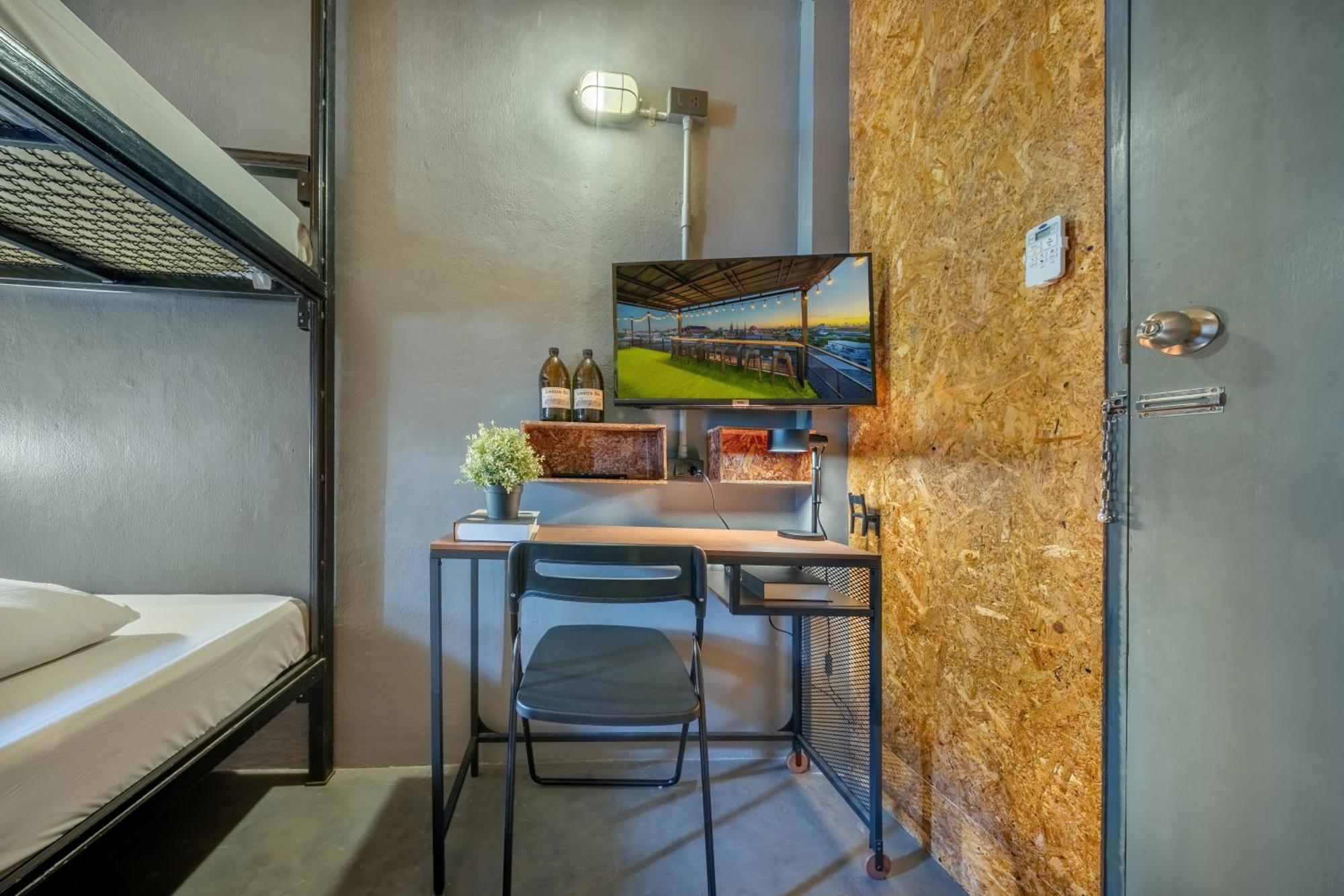 RALPH Bangkok Hostel Bagian luar foto