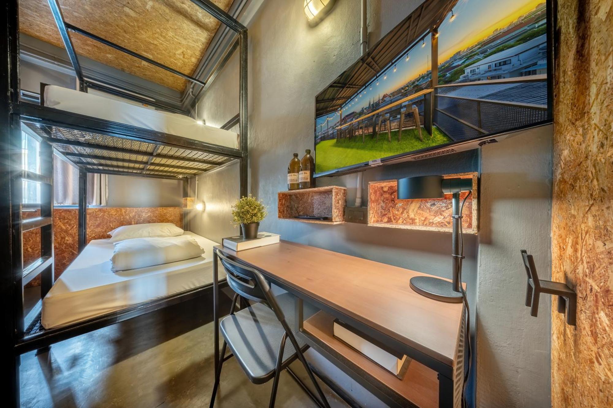 RALPH Bangkok Hostel Bagian luar foto