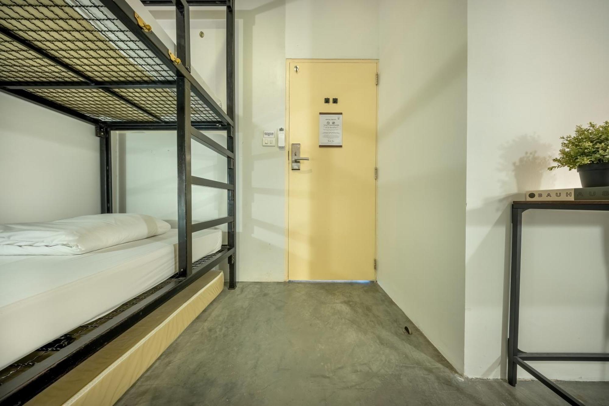 RALPH Bangkok Hostel Bagian luar foto