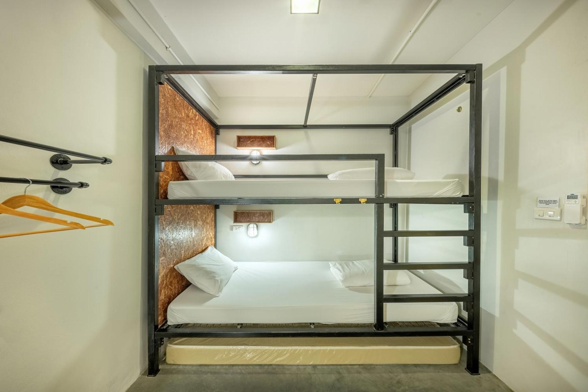 RALPH Bangkok Hostel Bagian luar foto